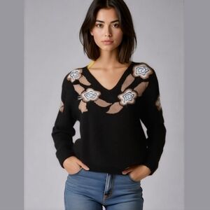 VINTAGE Retro Black & Floral Embroidery Crewneck Knit Sweater Size Medium